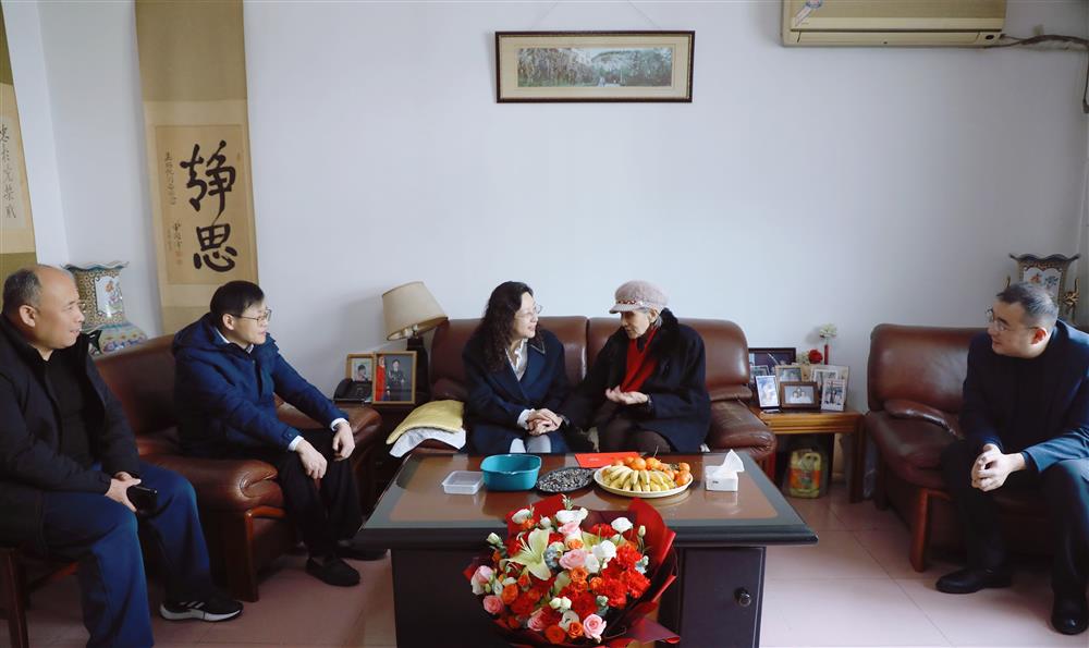 岁寒情深，新春送暖！ 济南产发集团党委书记、董事长黄蓓走访慰问离退休老干部